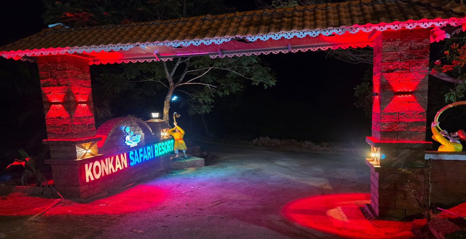 Kokansafari Gate Entrance 02